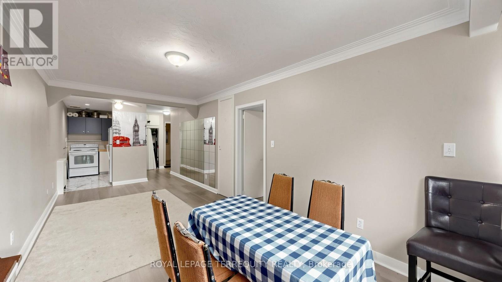321 Lakeshore Road E Property Photo 7