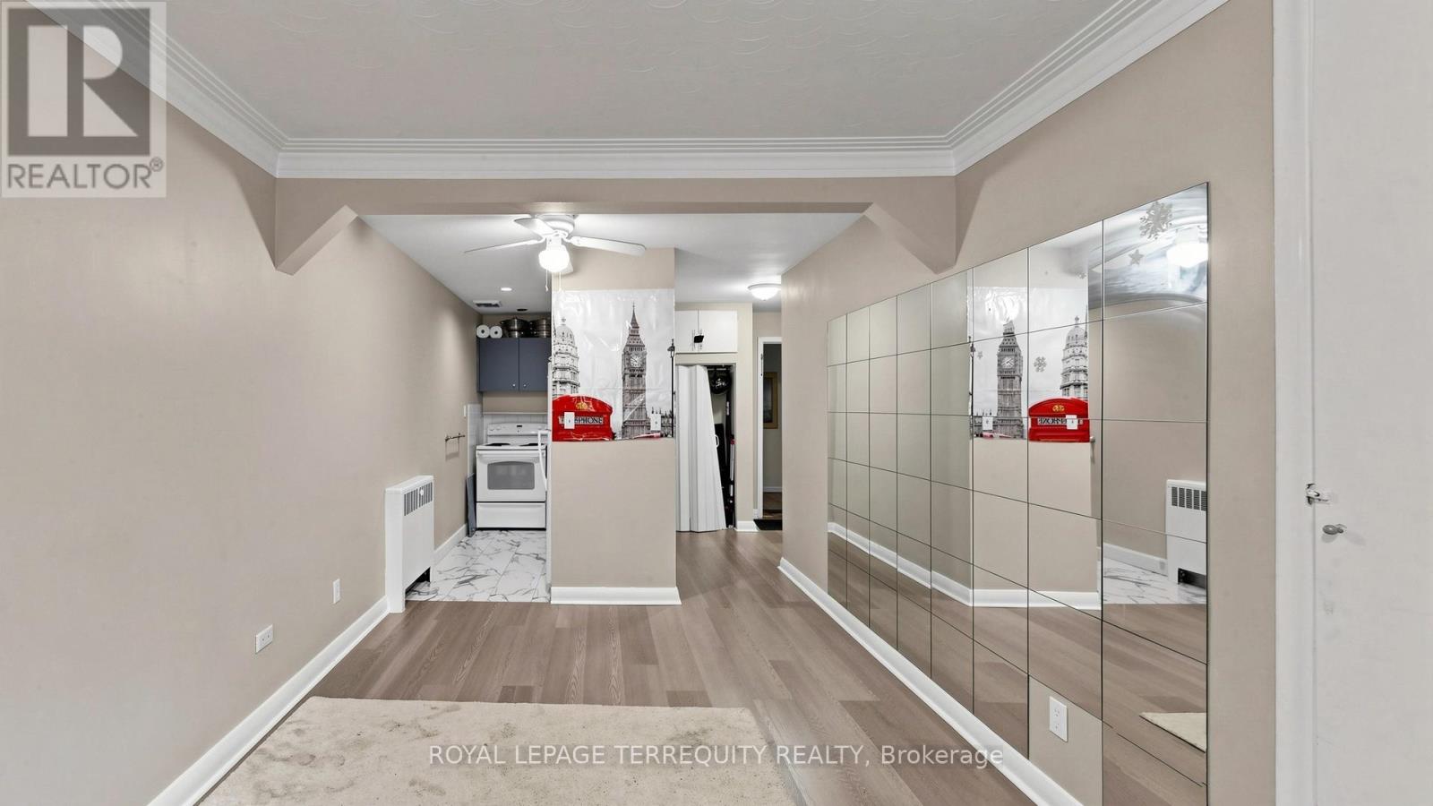 321 Lakeshore Road E Property Photo 8
