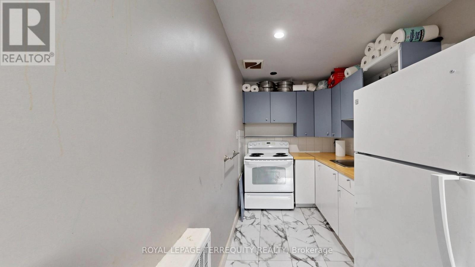 321 Lakeshore Road E Property Photo 9