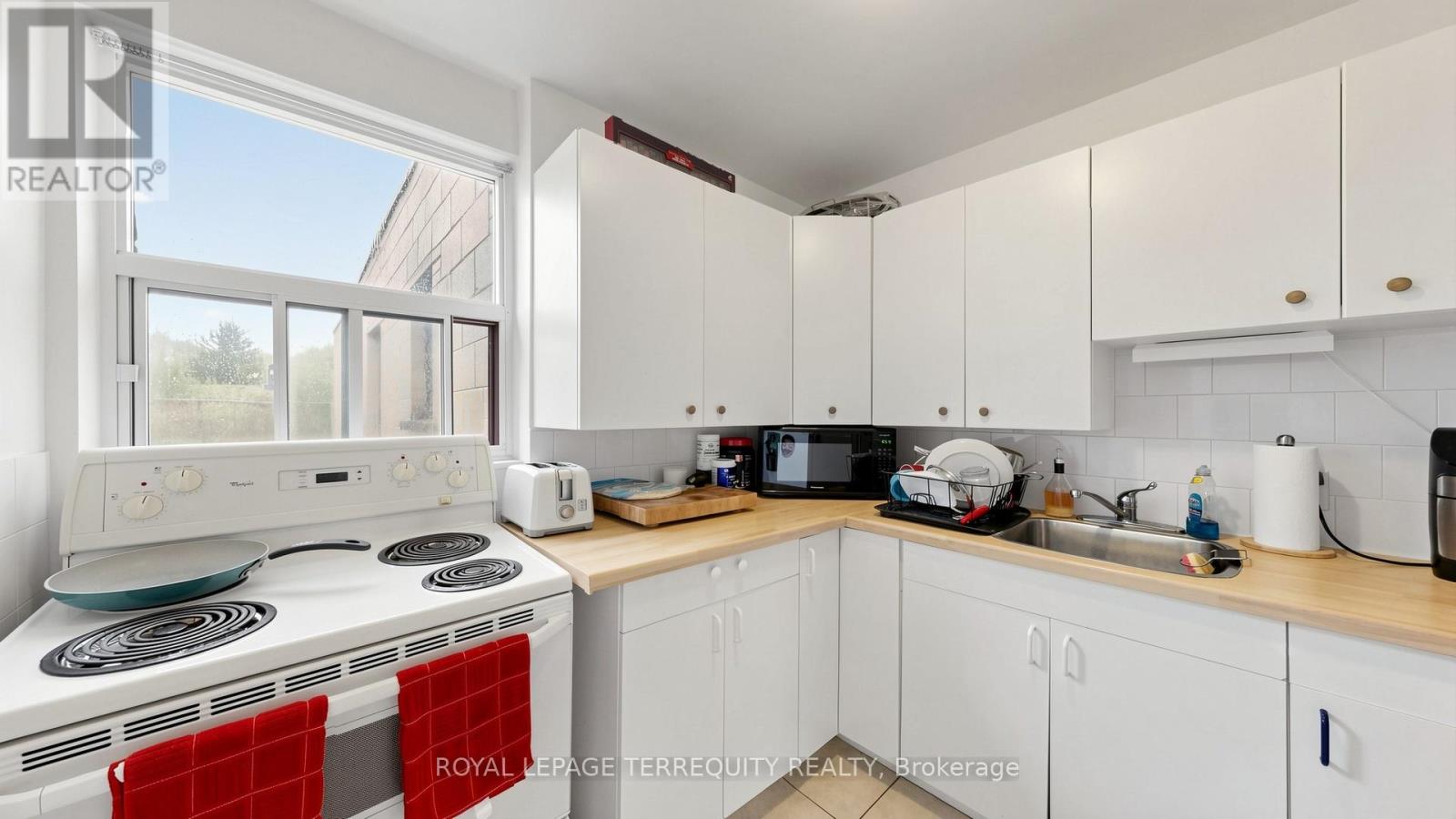 321 Lakeshore Road E Property Photo 17