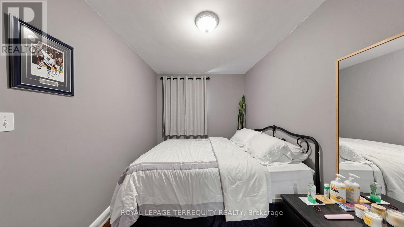 321 Lakeshore Road E Property Photo 19