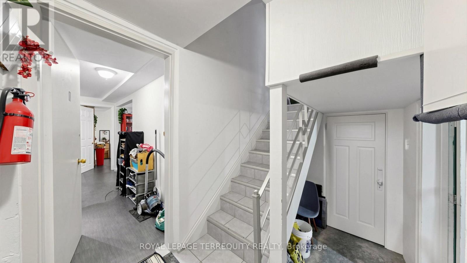 321 Lakeshore Road E Property Photo 27