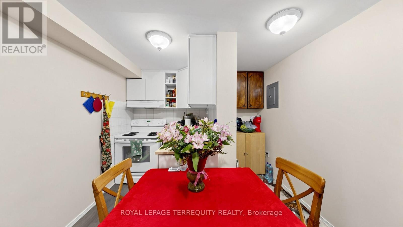 321 Lakeshore Road E Property Photo 28