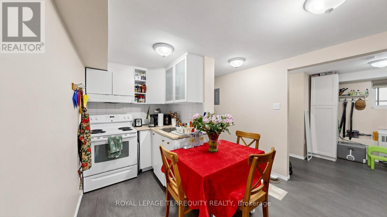 321 Lakeshore Road E Property Photo 29