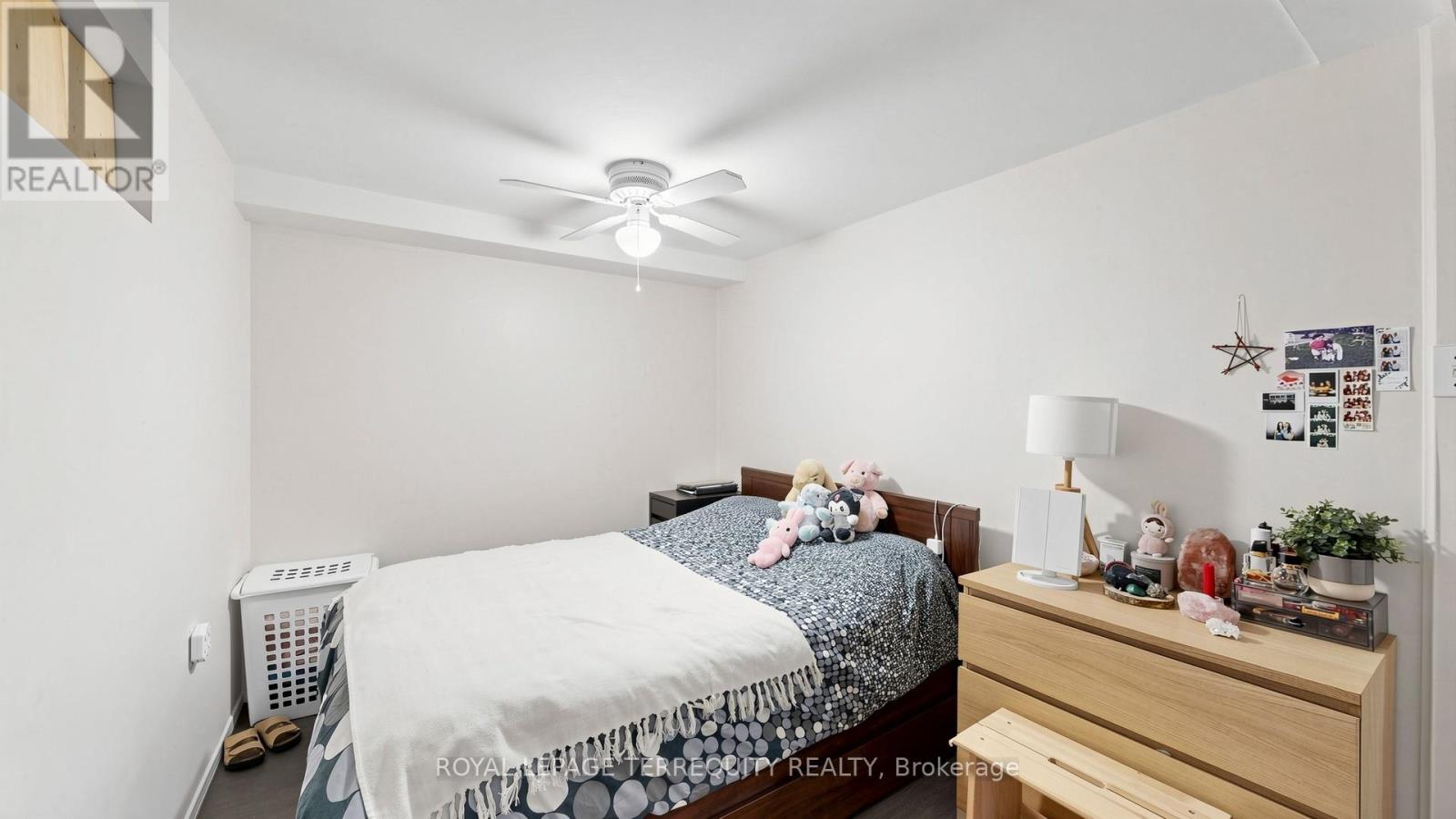 321 Lakeshore Road E Property Photo 36