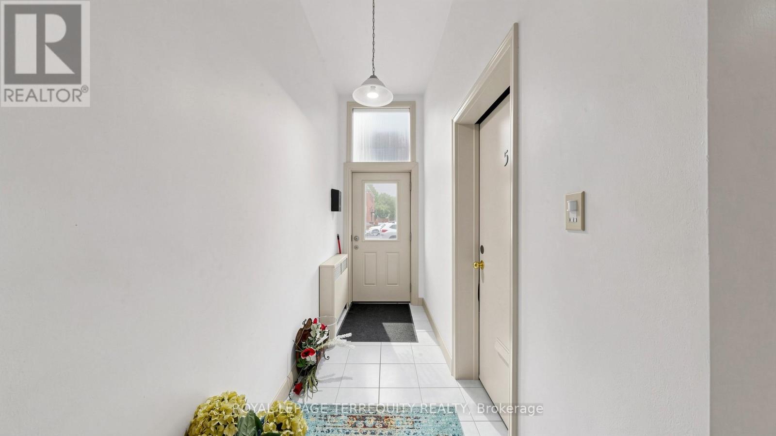 321 Lakeshore Road E Property Photo 2
