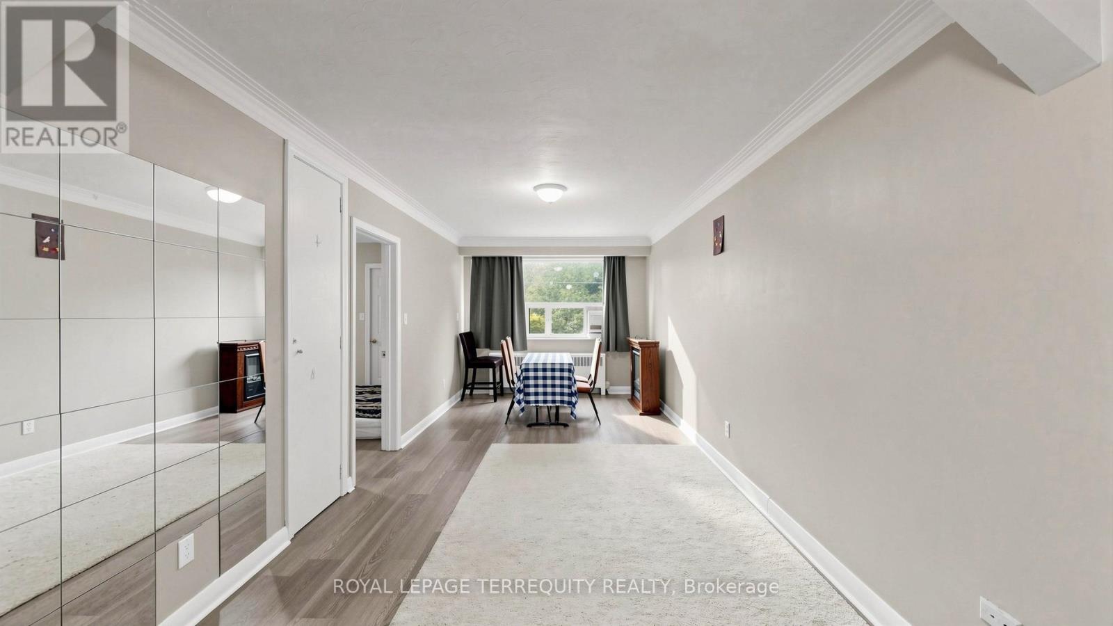 321 Lakeshore Road E Property Photo 4