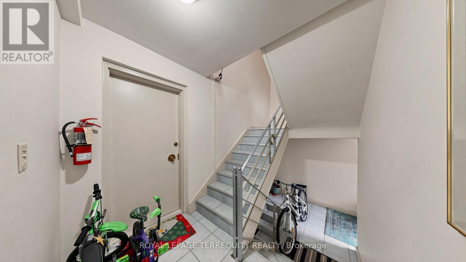 321 Lakeshore Road E Property Photo 13