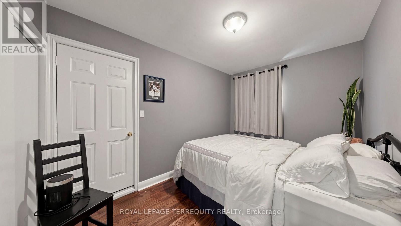 321 Lakeshore Road E Property Photo 17