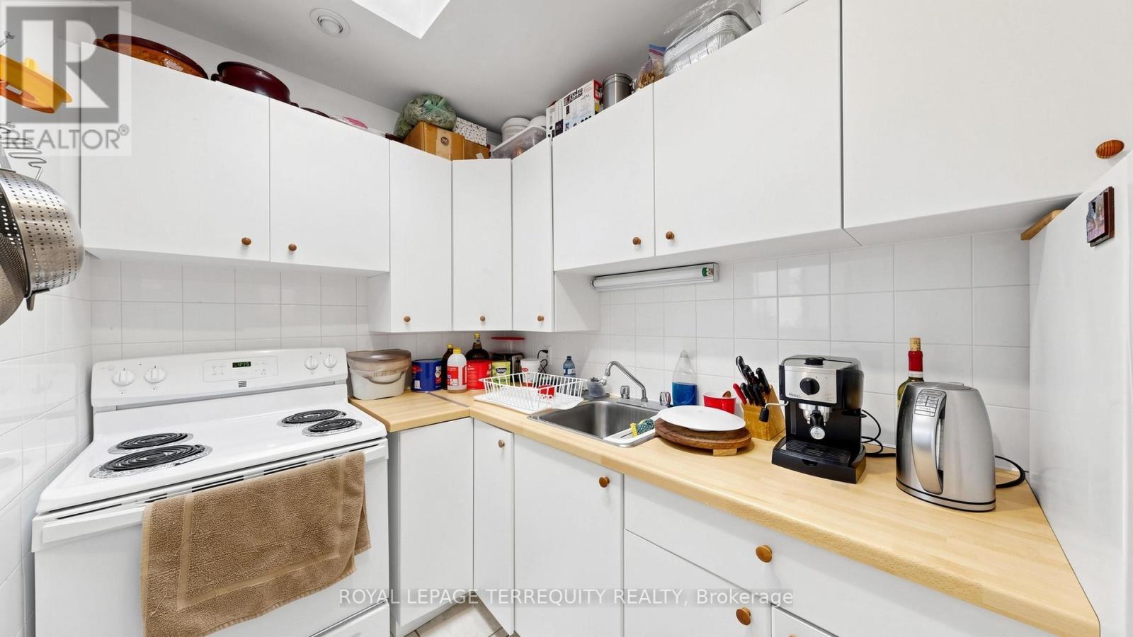 321 Lakeshore Road E Property Photo 23