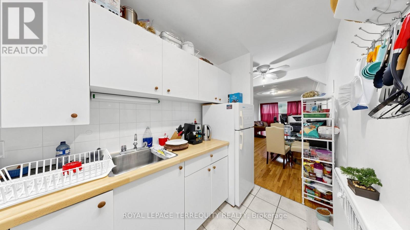 321 Lakeshore Road E Property Photo 24
