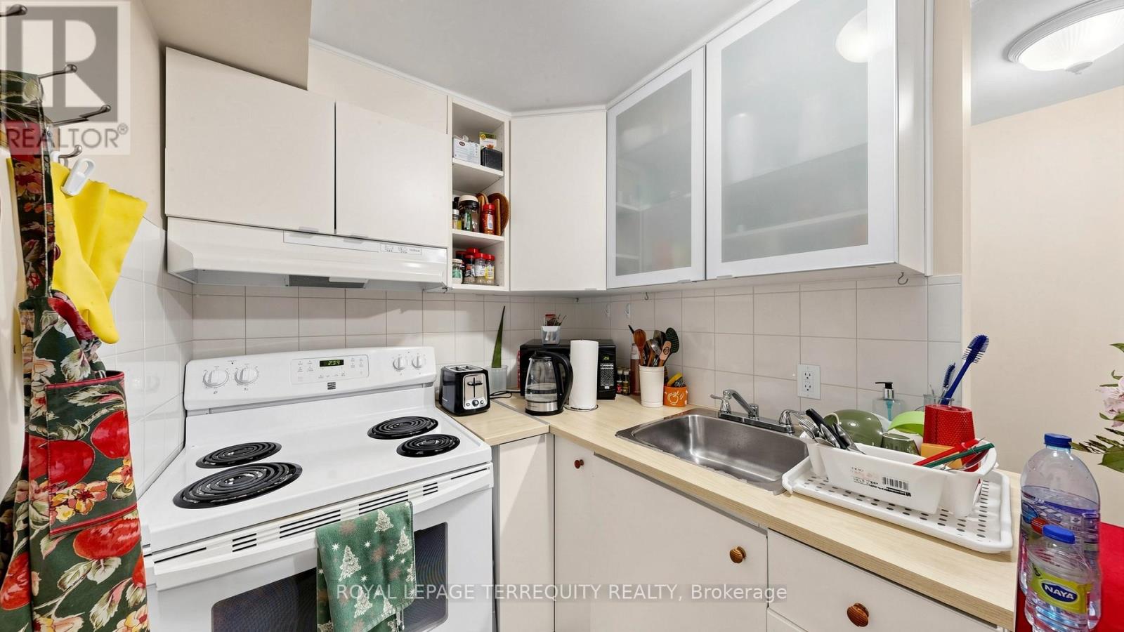 321 Lakeshore Road E Property Photo 29