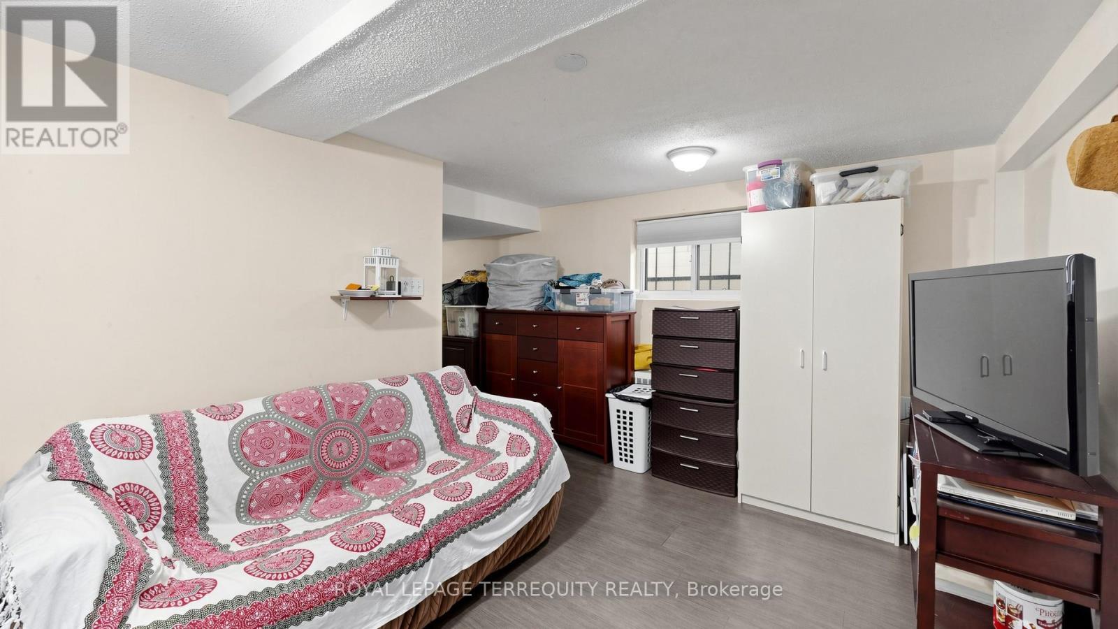 321 Lakeshore Road E Property Photo 32