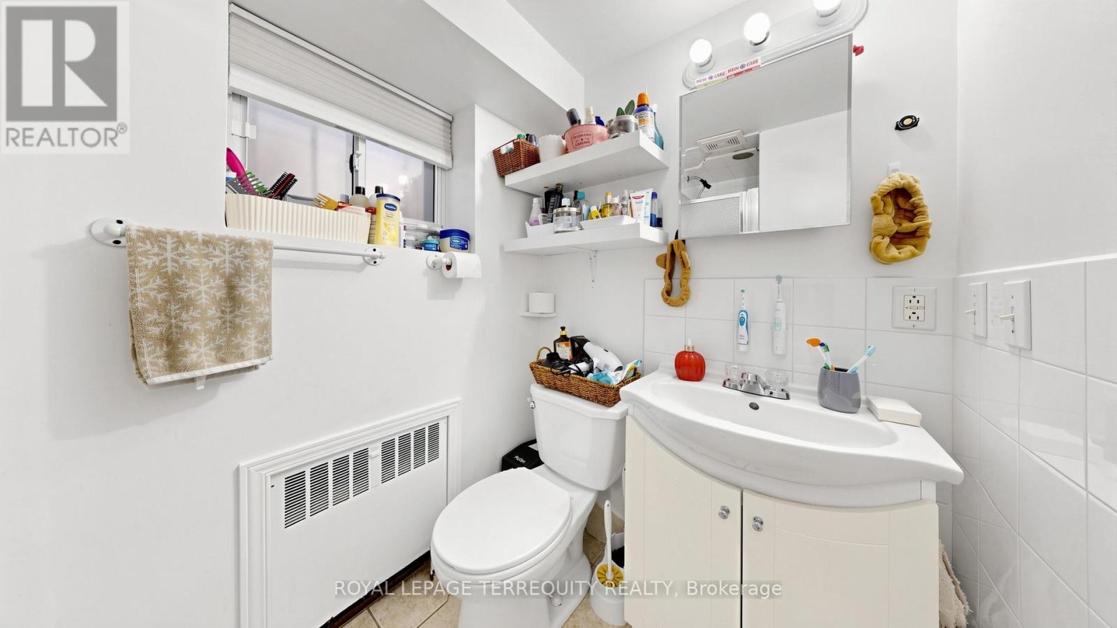 321 Lakeshore Road E Property Photo 36