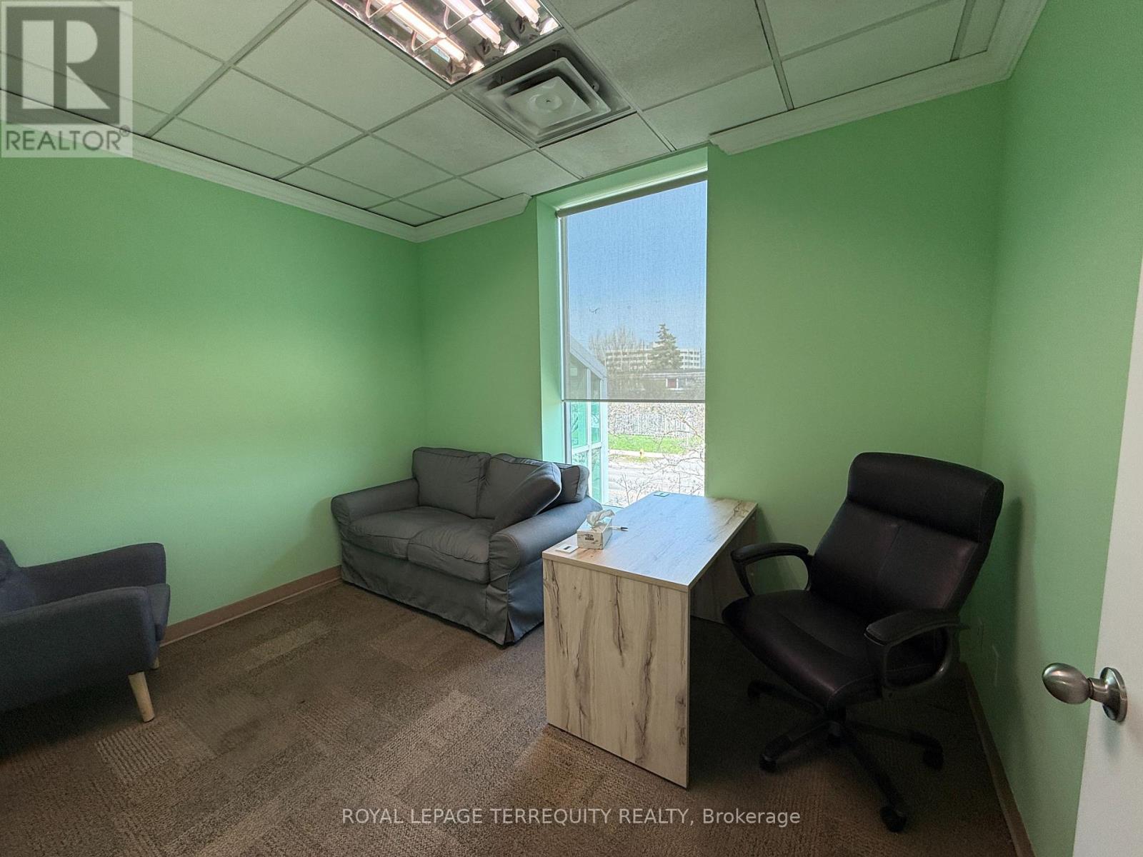 200 - 4101 Steeles Avenue W Property Photo 8