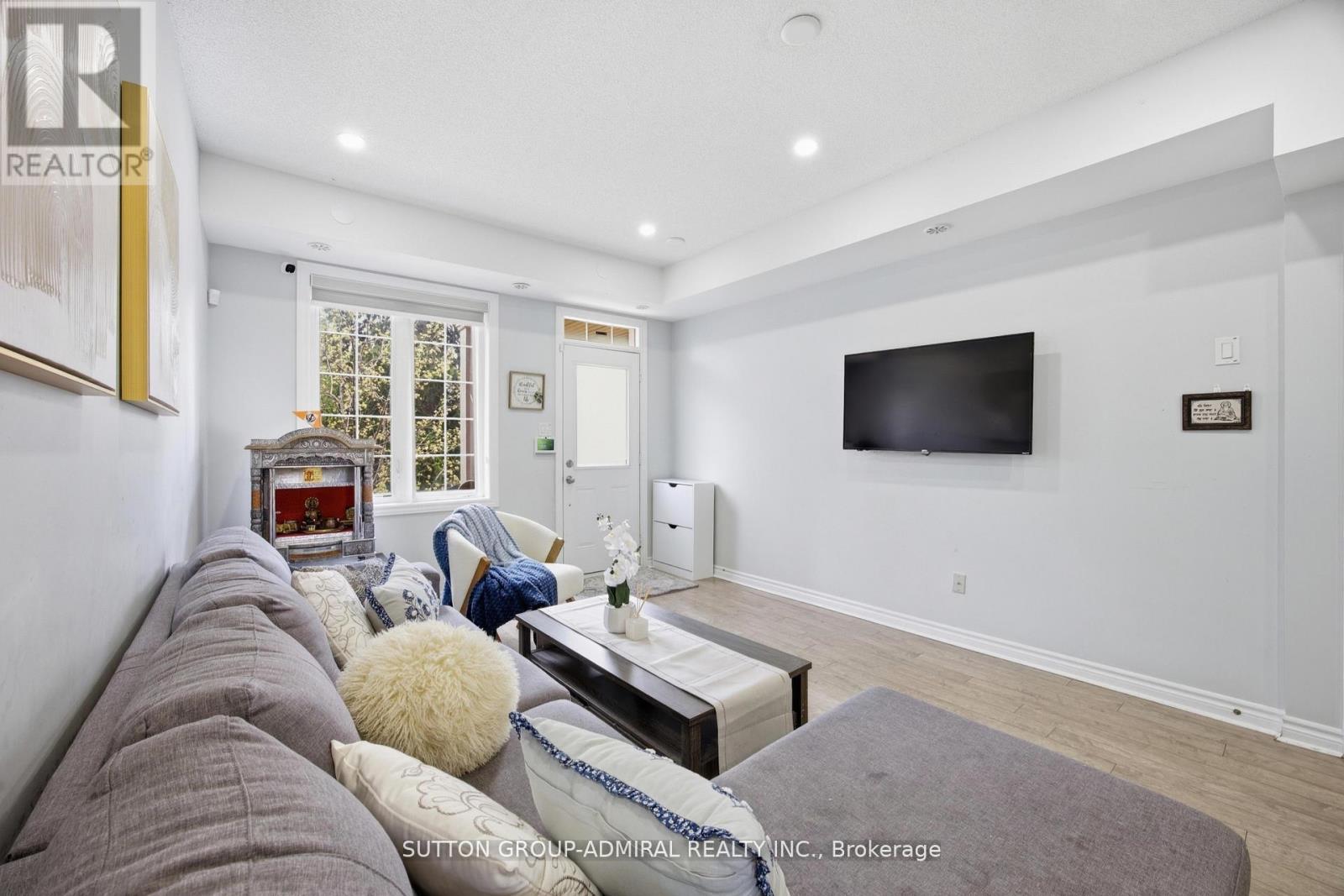 56 - 180 Howden Boulevard Property Photo 6