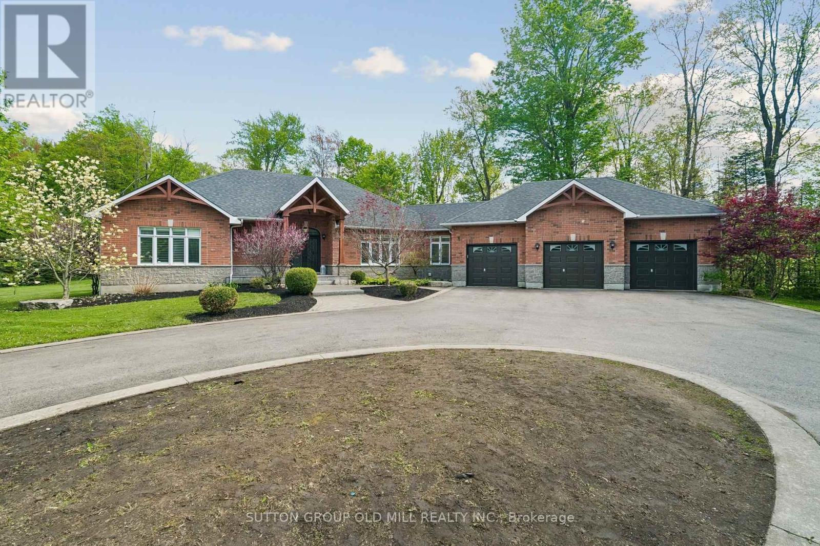 7 Rolling Meadow Drive Property Photo 1