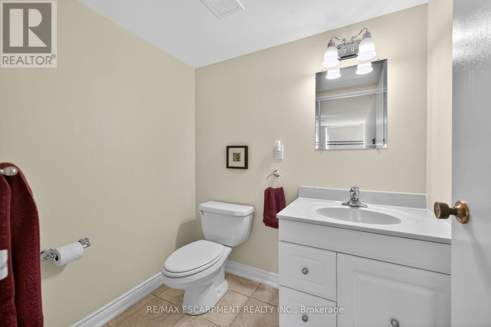 101 - 700 Dynes Road Property Photo 16