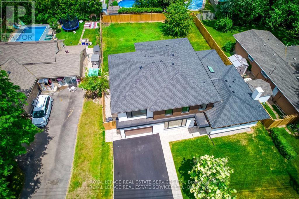 559 Walkers Line Property Photo 5