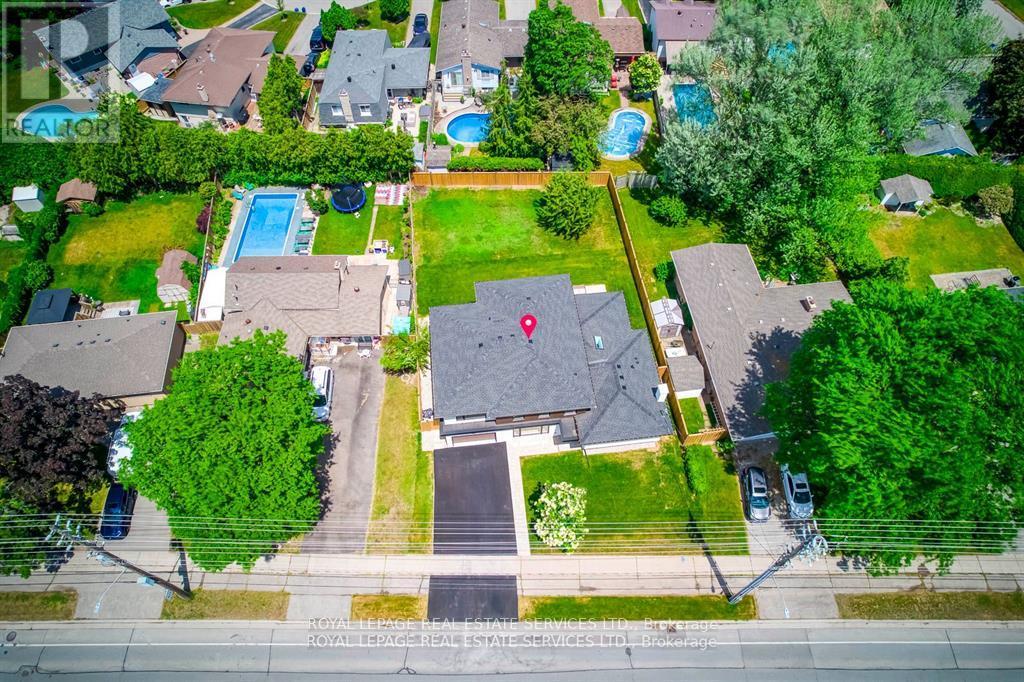 559 Walkers Line Property Photo 6