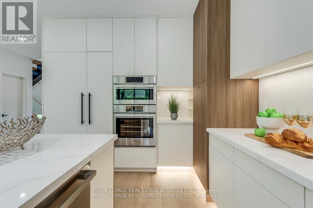 559 Walkers Line Property Photo 18