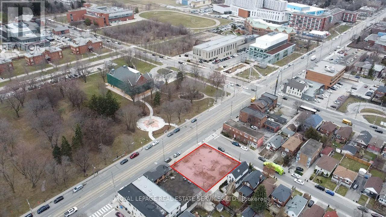 3142 Lake Shore Boulevard W Property Photo 2