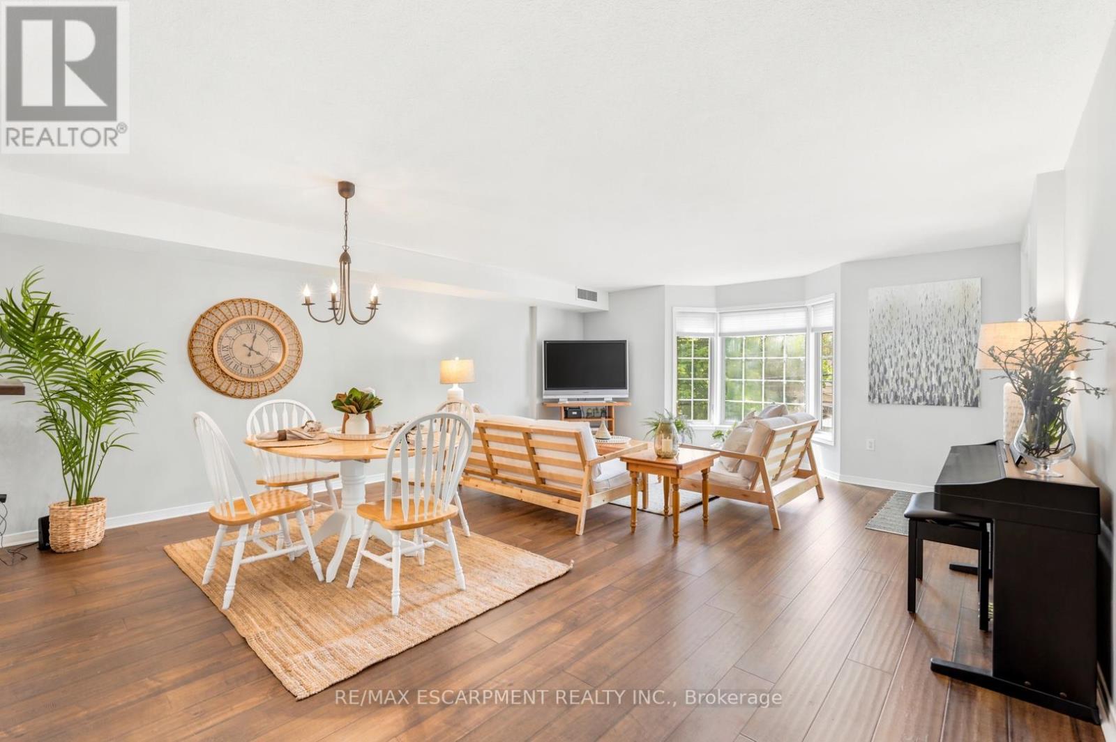 A307 - 216 Plains Road W Property Photo 10