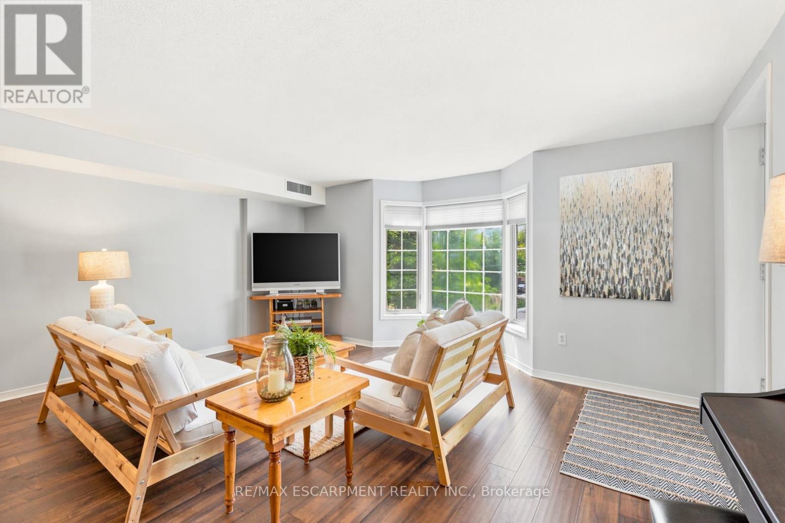 A307 - 216 Plains Road W Property Photo 13