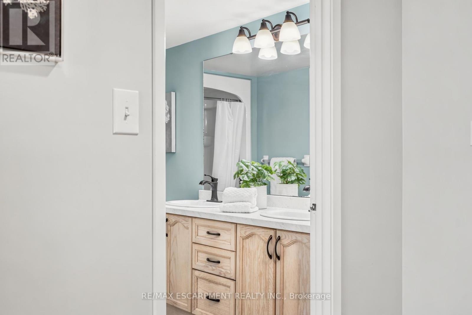 A307 - 216 Plains Road W Property Photo 22