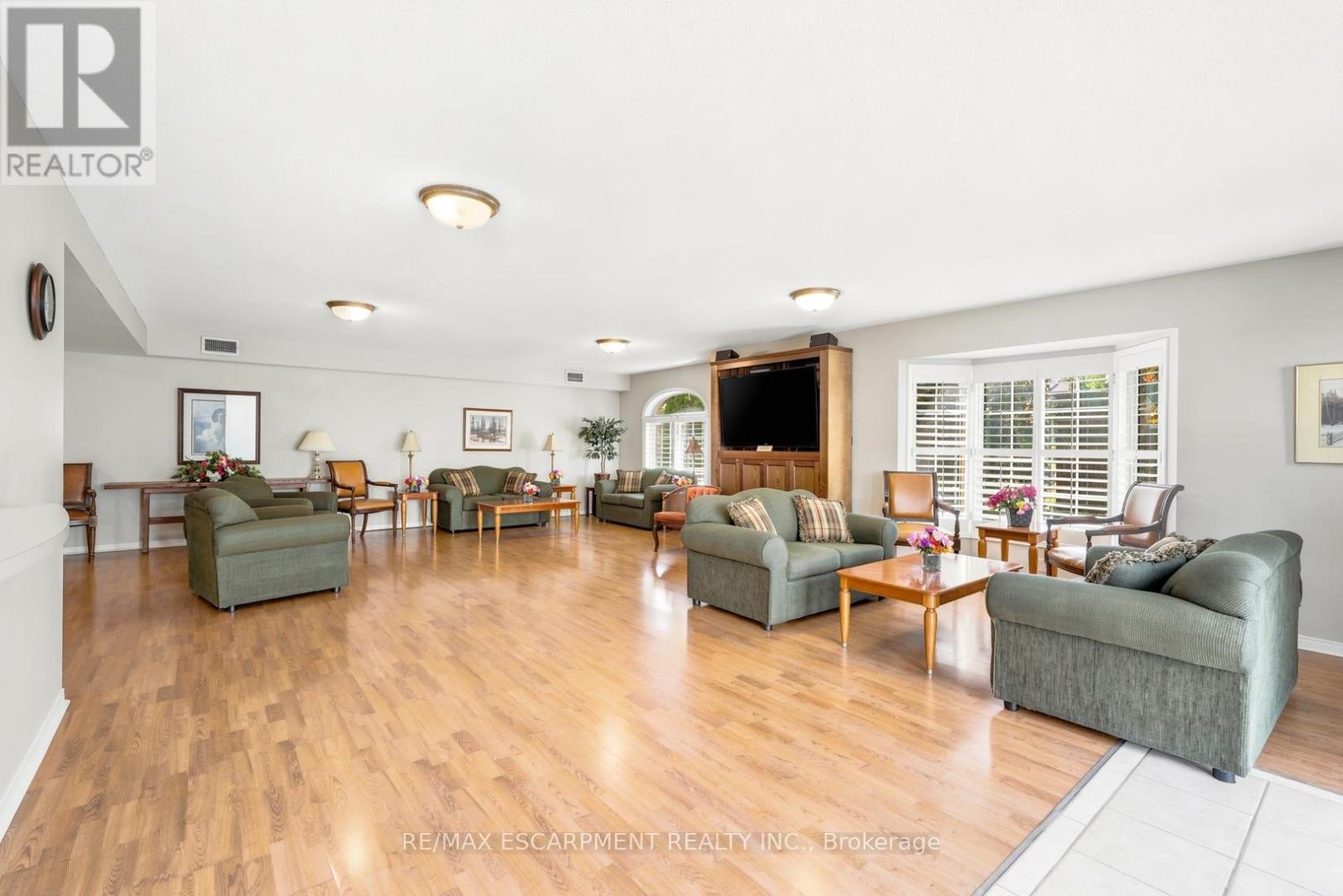 A307 - 216 Plains Road W Property Photo 30