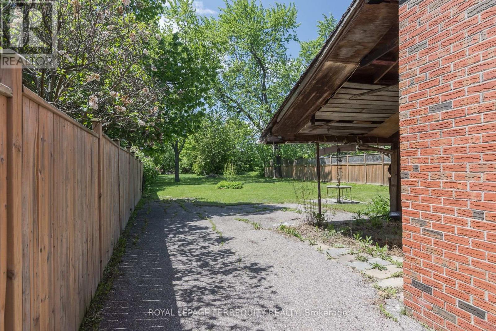 3056 Parkerhill Road Property Photo 3