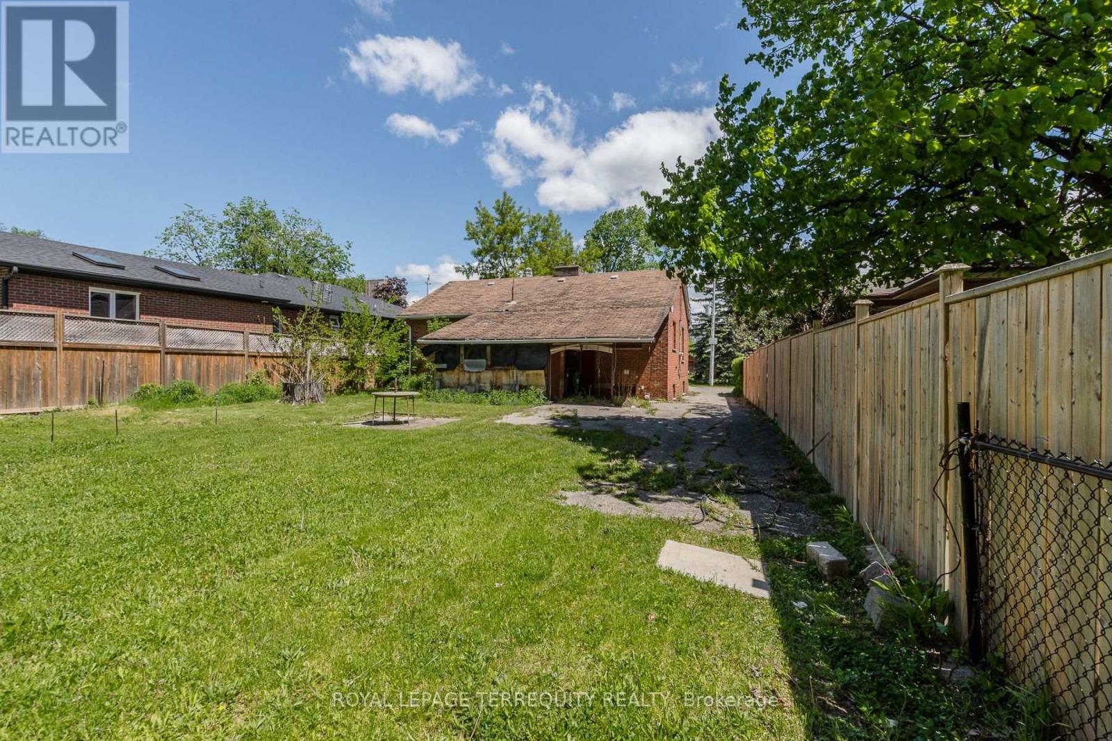 3056 Parkerhill Road Property Photo 7