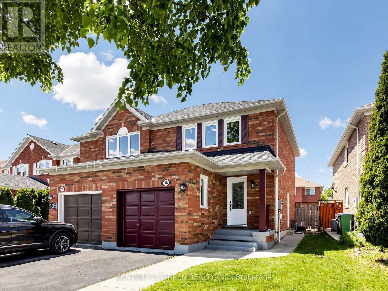 16 MOUNT FUJI CRESCENT Property Photo 1