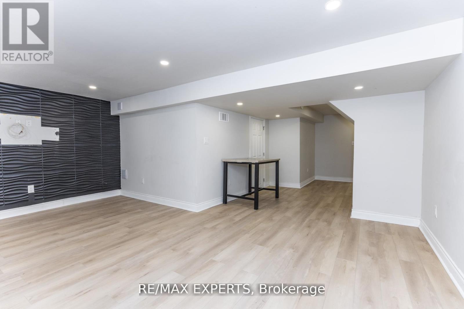 31 Carleton Place Property Photo 13