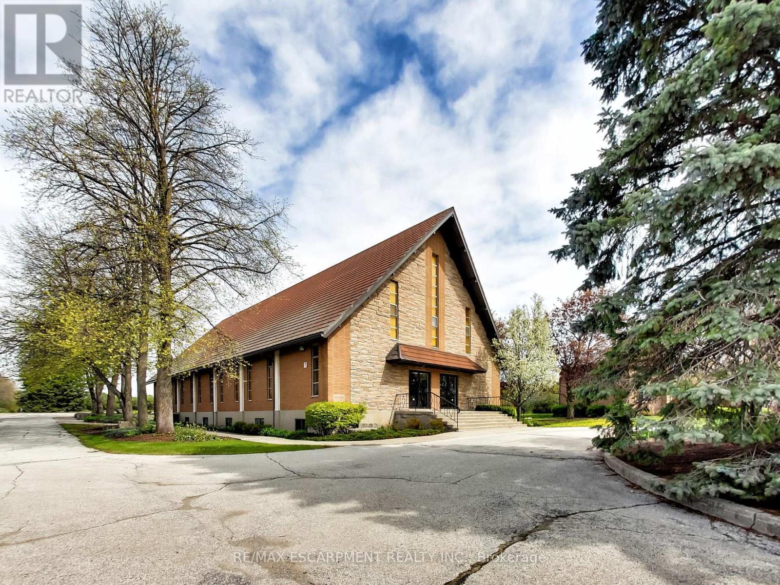 Full - 1225 Dundas Street Property Photo 4
