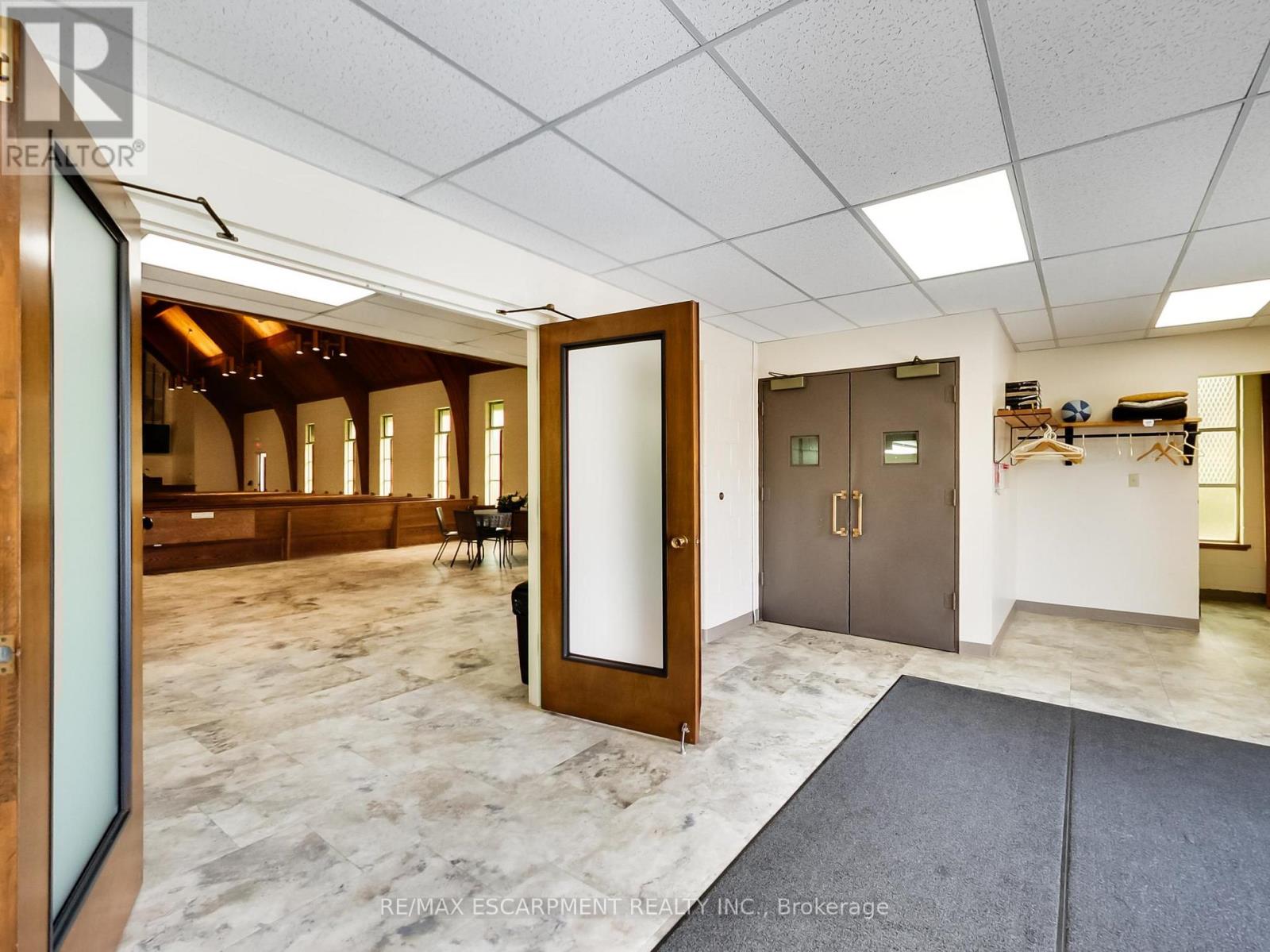Full - 1225 Dundas Street Property Photo 8