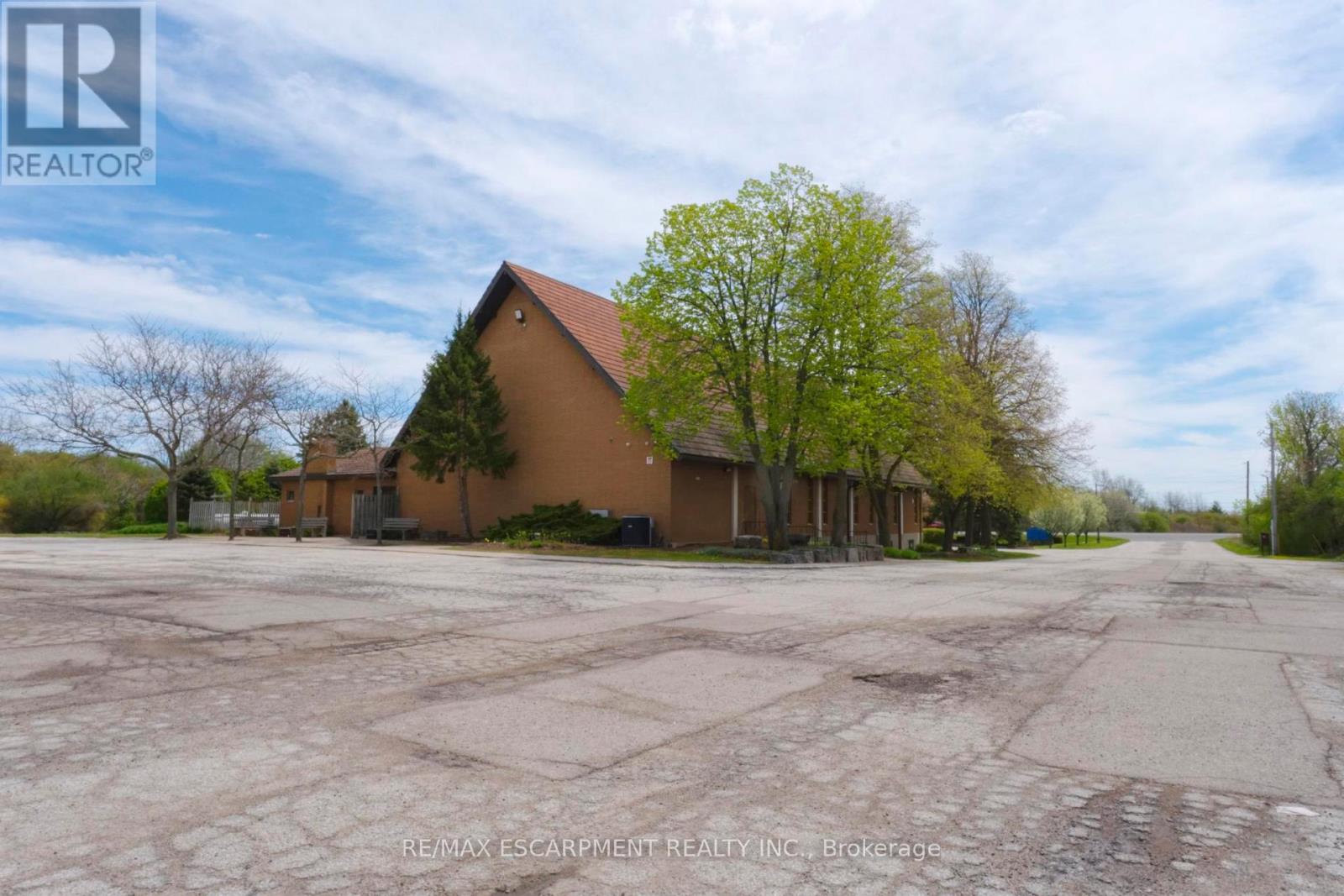 Full - 1225 Dundas Street Property Photo 16