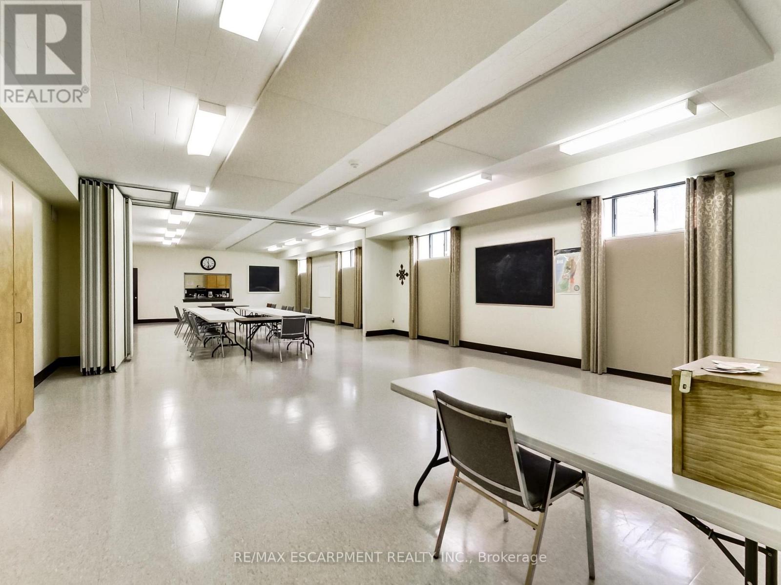 Full - 1225 Dundas Street Property Photo 23