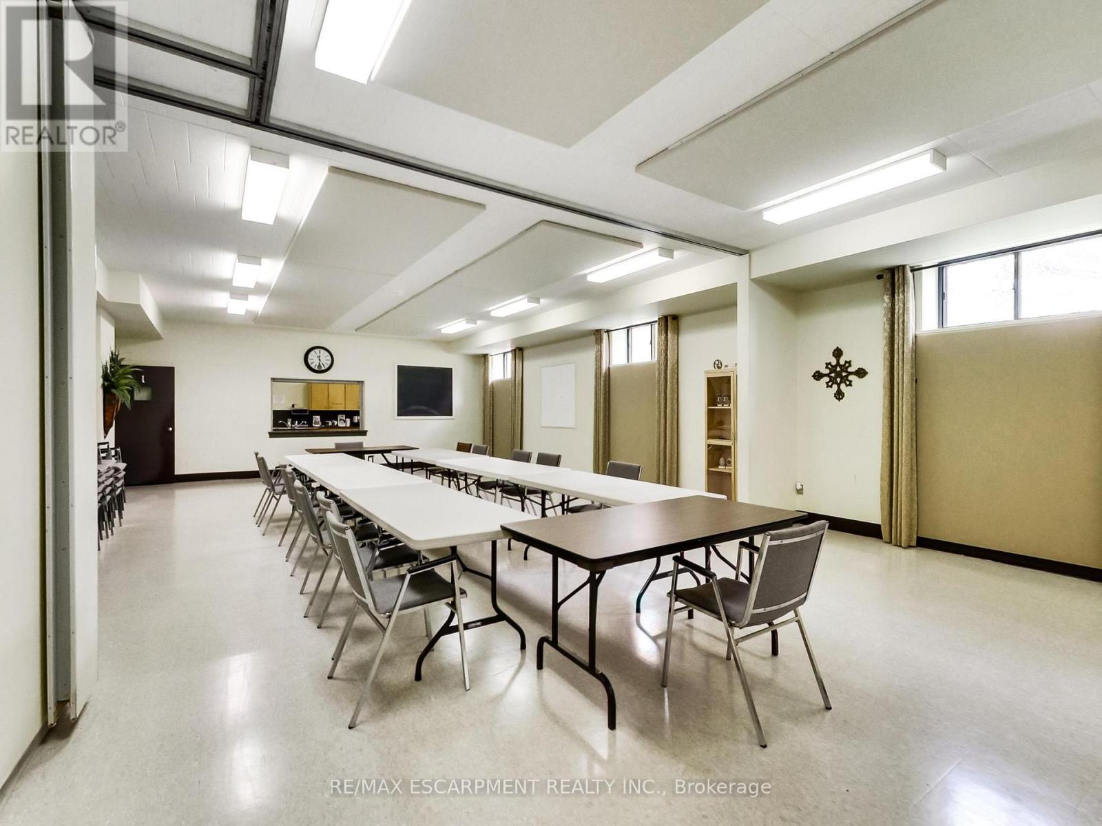 Full - 1225 Dundas Street Property Photo 24