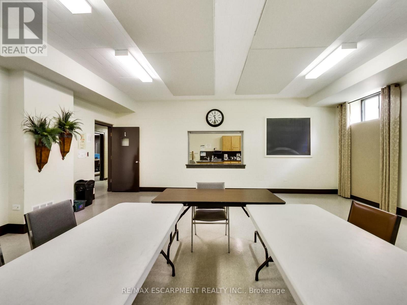 Full - 1225 Dundas Street Property Photo 27