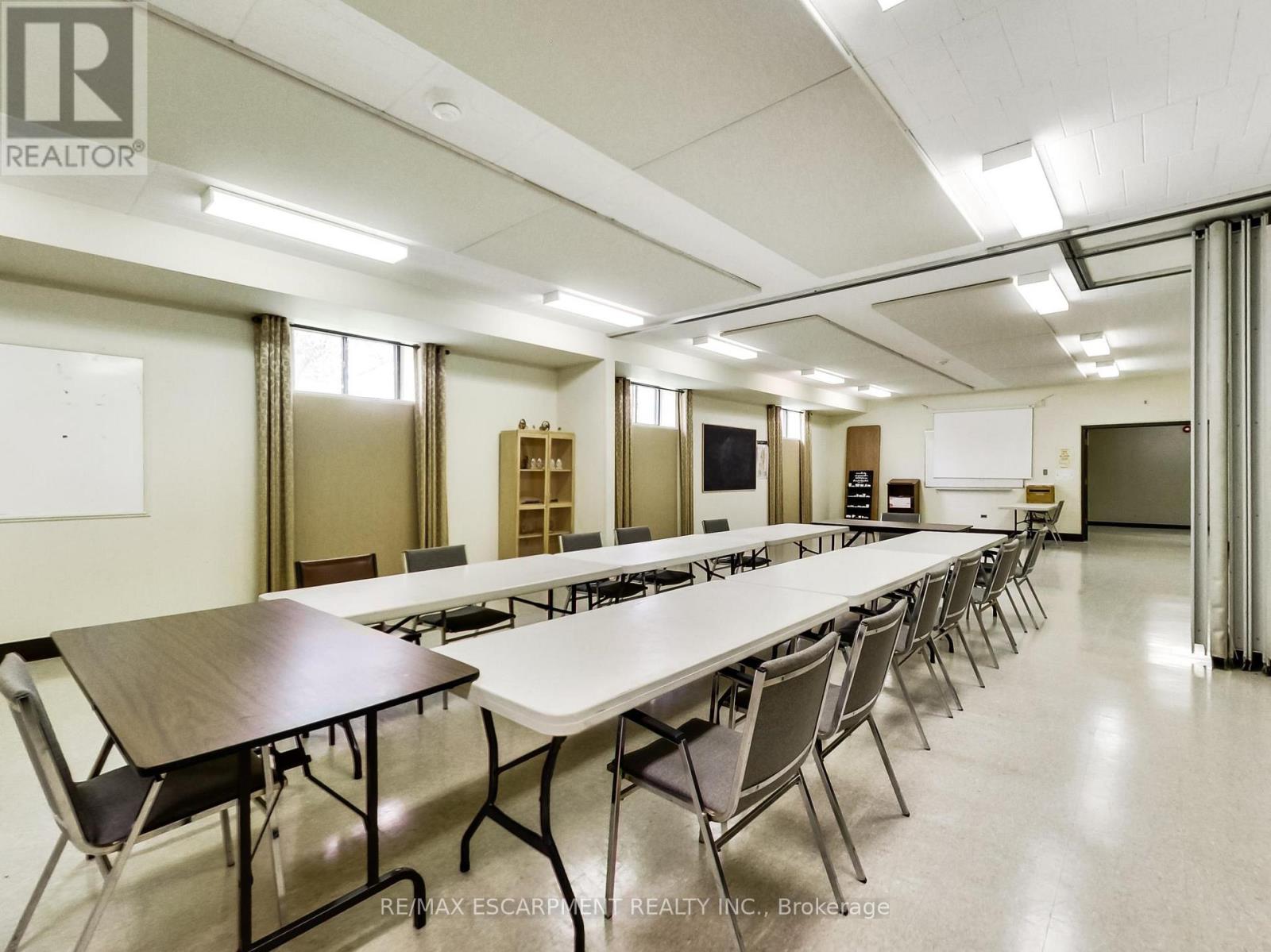 Full - 1225 Dundas Street Property Photo 28