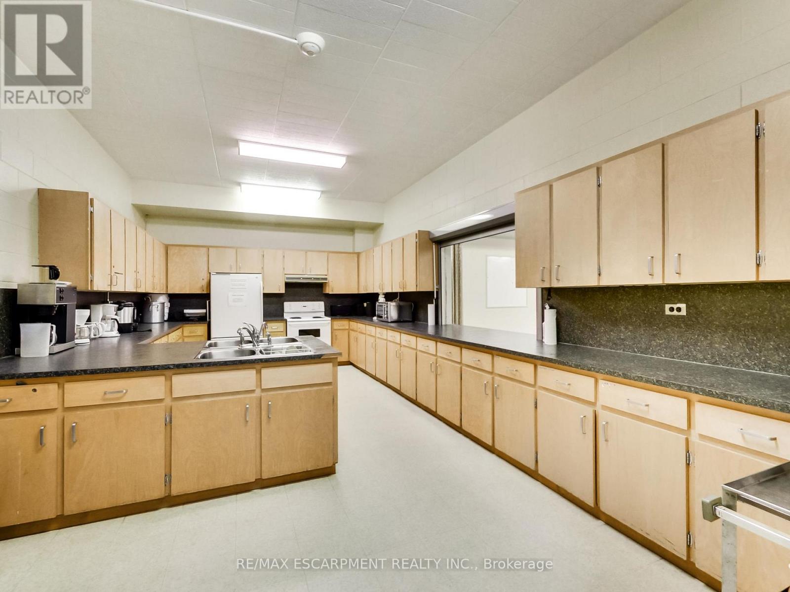 Full - 1225 Dundas Street Property Photo 30