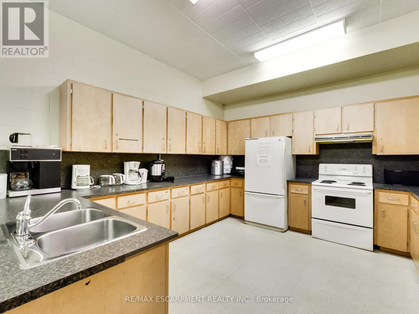Full - 1225 Dundas Street Property Photo 31