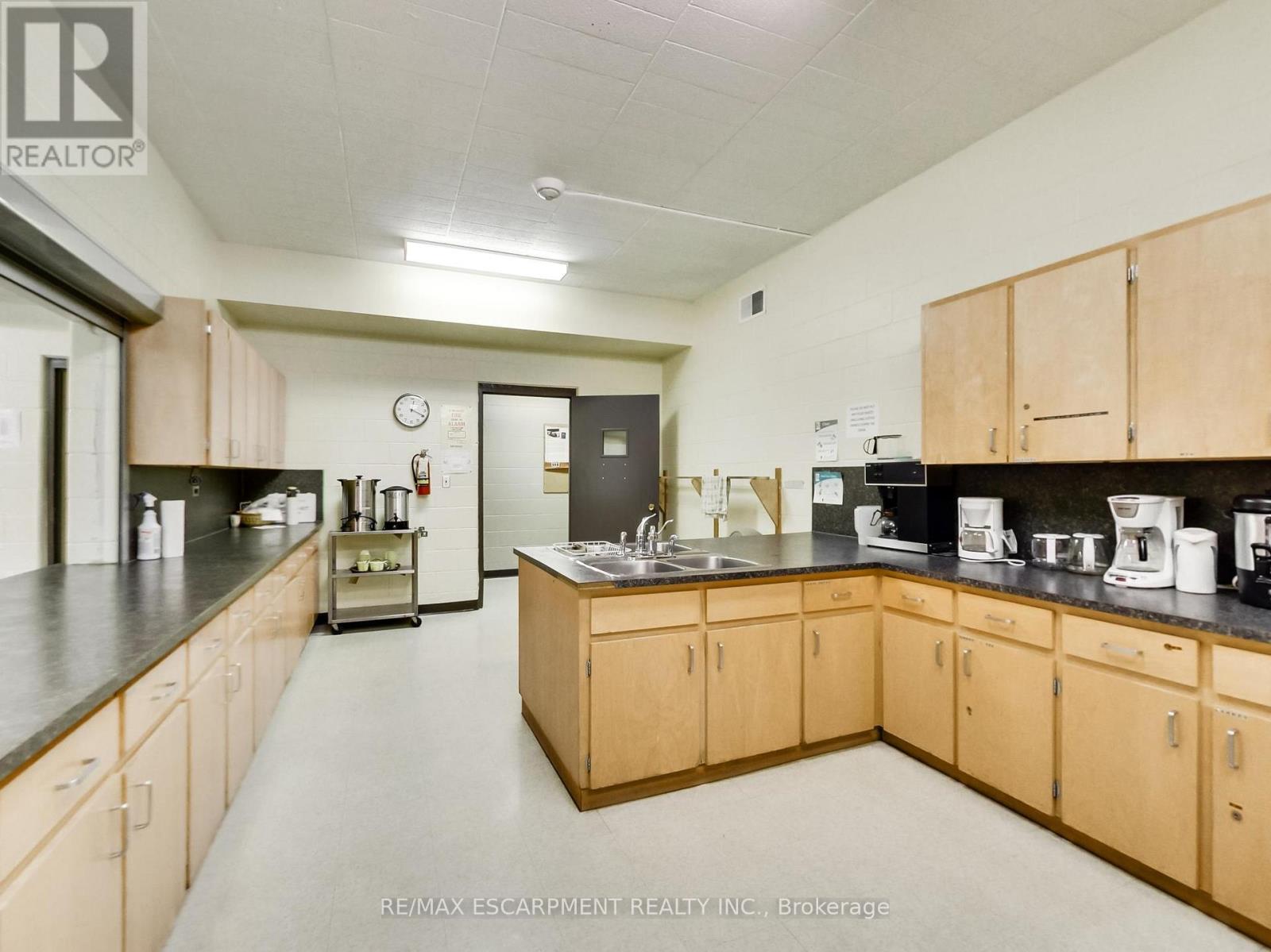 Full - 1225 Dundas Street Property Photo 32