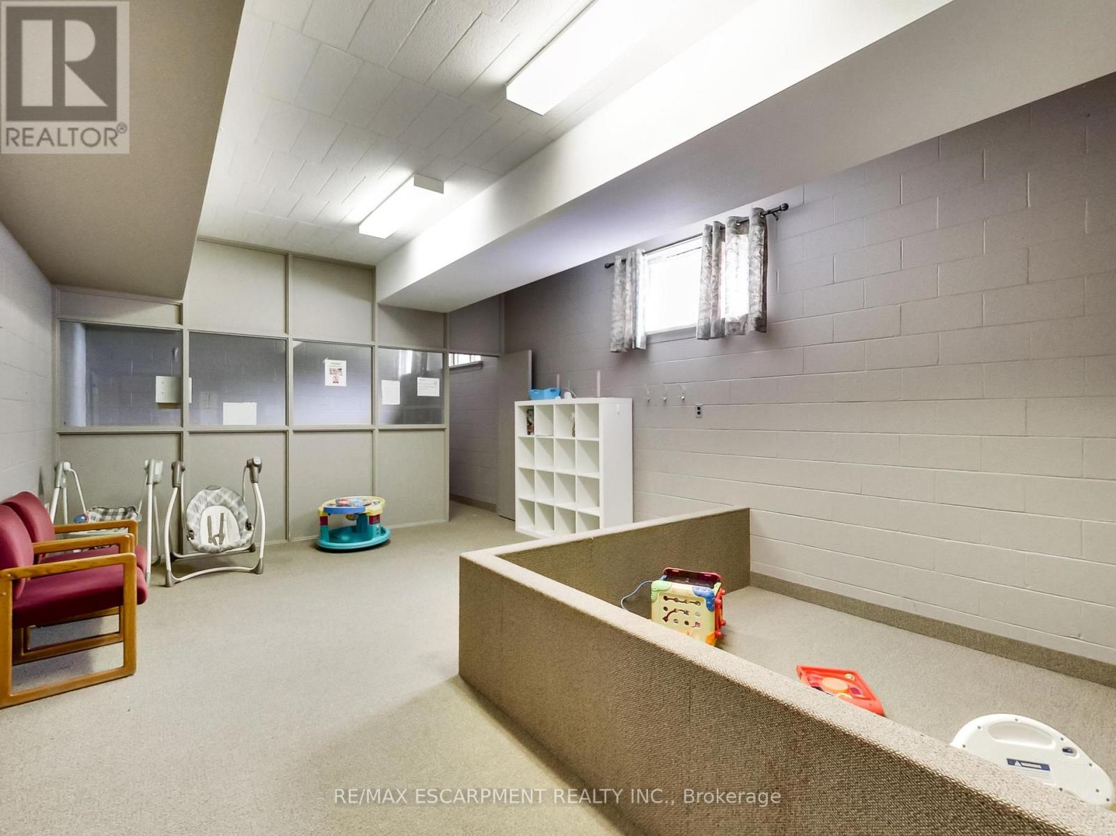 Full - 1225 Dundas Street Property Photo 38