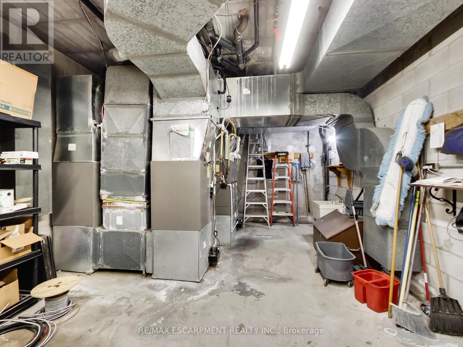 Full - 1225 Dundas Street Property Photo 39