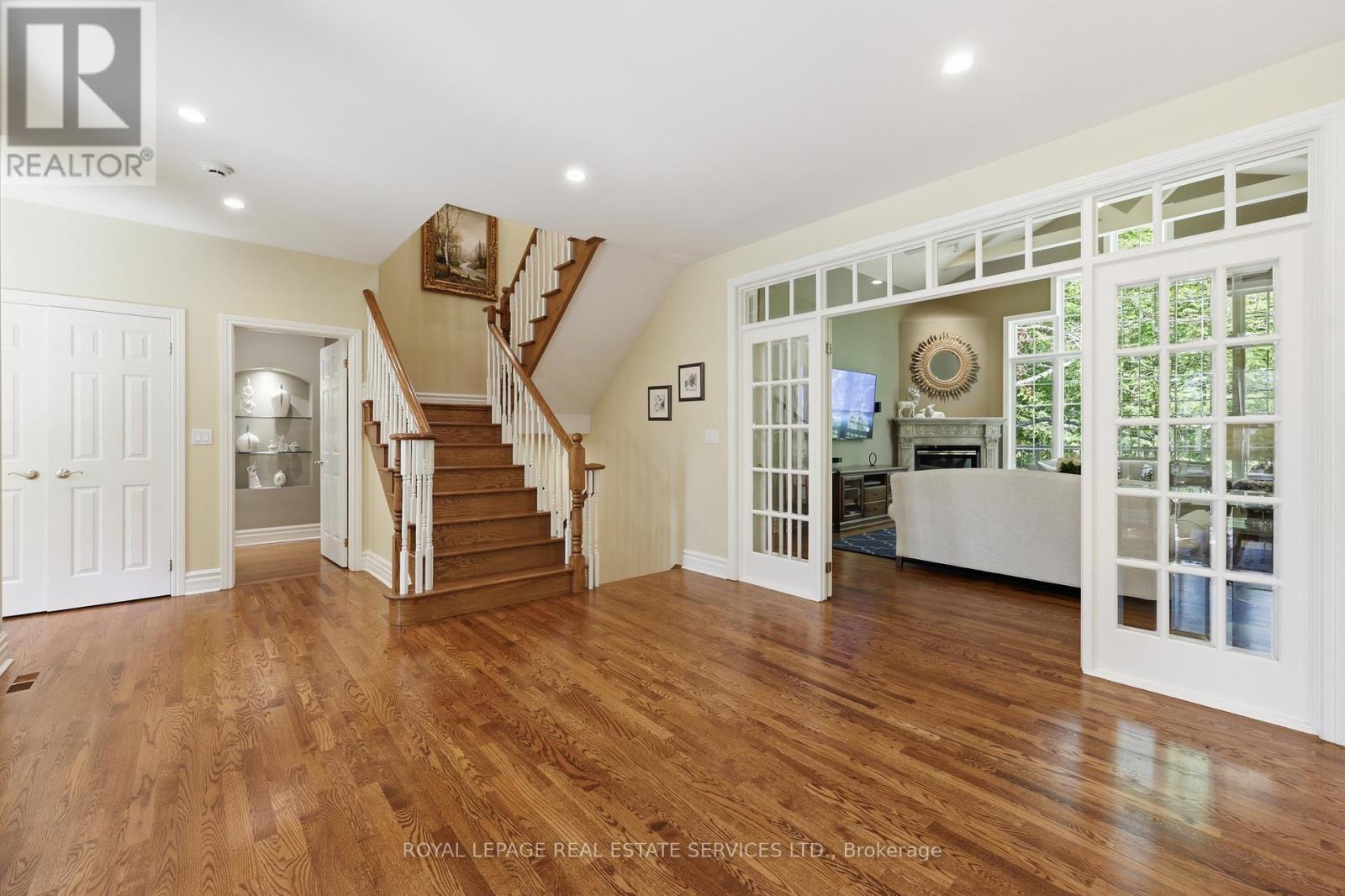 1227 Riverbank Way Property Photo 9