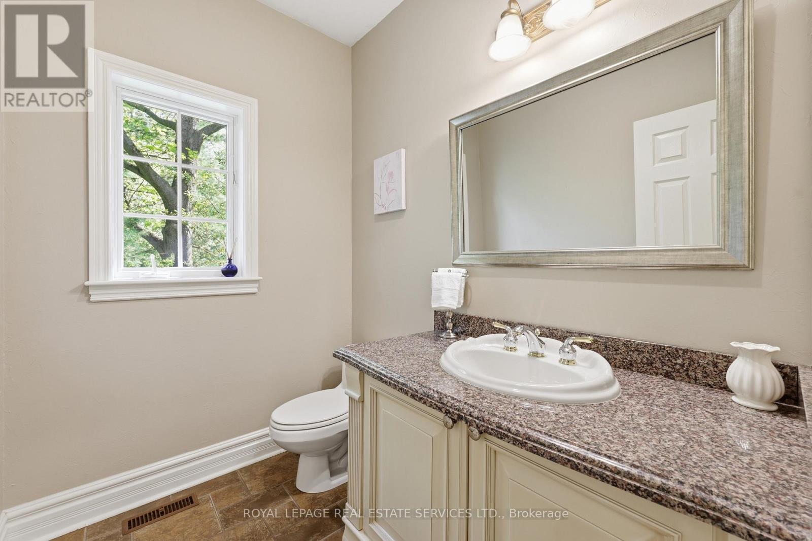1227 Riverbank Way Property Photo 26