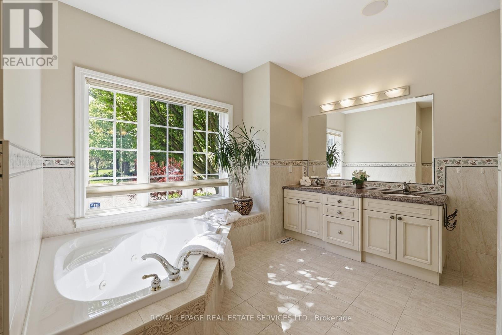 1227 Riverbank Way Property Photo 32