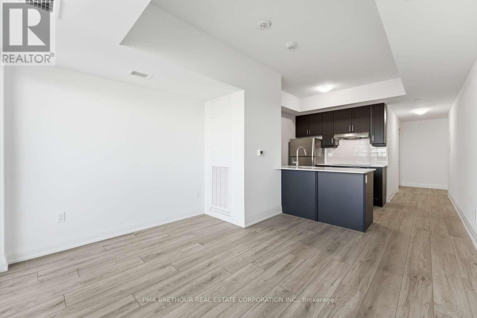 1812 - 1035 Southdown Road Property Photo 2